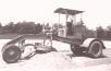 初のタイヤ装備モータグレーダ　Cat No.10 "Auto Patrol" :グレーダの歴史