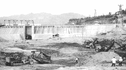山本調整池 池内掘削　：機械土工史 1954
